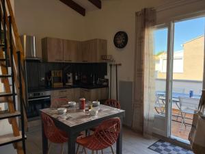 Gruissan: T2 Mezzanine 6 pers, proche plage, parking privé - FR-1-796-35