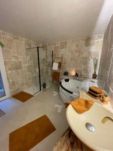 Maisons de vacances Love Room lAntre dEux : photos des chambres