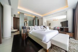 Exclusive Oceanfront Living, 5BR Pool Villa Elegance