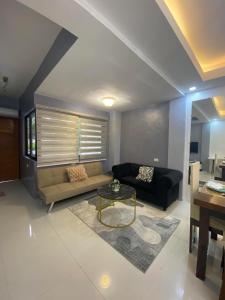 Newly Designed Modern Gated 3 Bedroom Townhouse Minutes to SM Mall, Gaisano Mall, Ace Hospital
