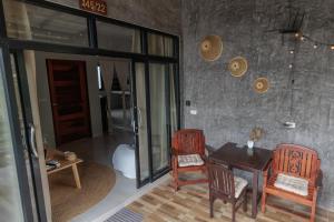 Casa Eden - Thong Sala Center - 2BR - 4K TV - AC