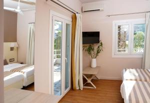 Apartment with Garden View