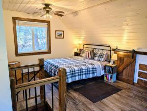 4 Mile Creek Cabin (Creekside)