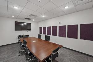 Convention Ctr - Stylish 2BD,2BA with Pool,Gym and Hot tub