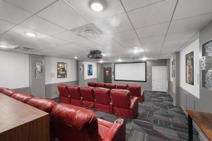 Convention Ctr - Stylish 2BD,2BA with Pool,Gym and Hot tub