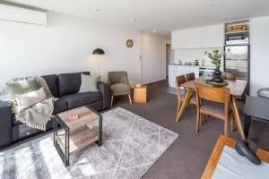 Dashing 2-Bedroom Apartment in Vibrant City Hub - 阿卡罗阿