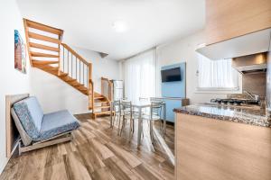 Jesolo Village Beach House - Host Solution - 4hvězdičkové hotely ve městě Lido di Jesolo