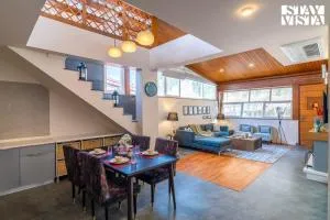 StayVista at Pine at Elysium Estate with Bonfire - Chāba