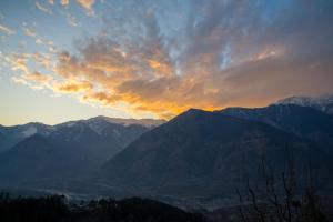 SaffronStays Interstellar