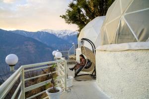 SaffronStays Interstellar