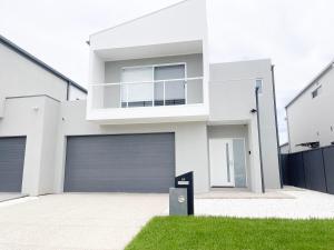 Spring Street Retreat - 56 Spring Street