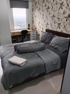 Apartemen Mahogany oleh Halahouse