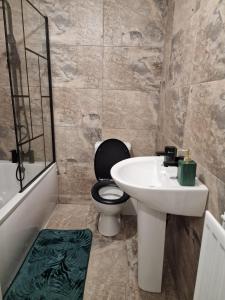 Entire 3 bedroom luxurious house, Wigan , Manchester