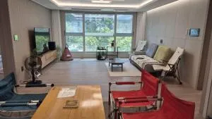 캠핑 모티브 럭셔리 신축 아파트 - 平泽市