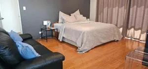 Private king bed guest suite - Canning Vale