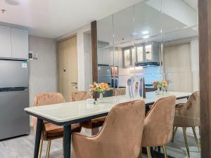 Homey and Modern Look 3BR at Meikarta with Balcon Apartment By Travelio