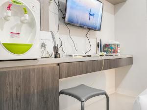 Good and Warm Studio at Transpark Juanda Bekasi Timur Apartment By Travelio