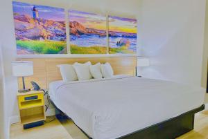 King Studio Suite - Non-Smoking room in Days Inn by Wyndham Rutland/Killington Area