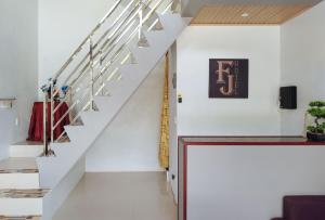 RedDoorz at FJ Hotel Tubungan Iloilo