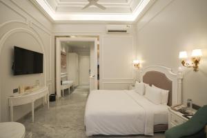 Hotel Hillock Ahmedabad