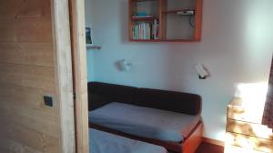 Appartement 5 personnes une chambre proche pistes balcon vue montagne Draps et serviettes non fournis Ménage à réaliser par le locataire