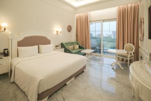 Hotel Hillock Ahmedabad