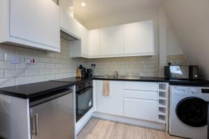 Modern Studio Flat with Balcony in Heart of London