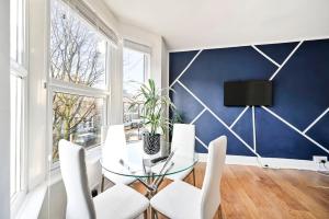 2-Bed, Sleeps 8 in Leyton E10, Near Stratford