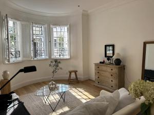 Shanghai Hills & Art Suite 18 - Near Line 1 & 7 Changshu Road Metro