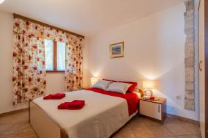 Apartments Percan with Pool