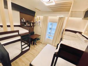 STUDIO B1026 of The Hiltons