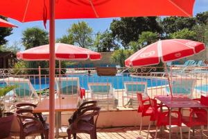 Maisons de vacances Bungalow Charmant a La Baule, Piscine : photos des chambres