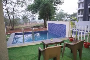 Ivy Bliss Studio with Private Pool, B 10, Karjat - 卡尔贾特