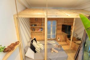 Green Balcony Wooden Bathtub Free Laundry