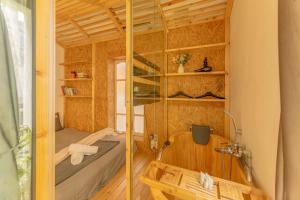 Green Balcony Wooden Bathtub Free Laundry