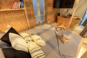 Green Balcony Wooden Bathtub Free Laundry