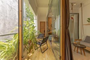 Green Balcony Wooden Bathtub Free Laundry