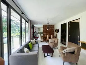 King's Horse Villa, Kuruwita - Hidellena