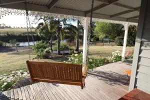 Bylands Cottage Historic Home - Tambo river views and pet friendly - Ensay