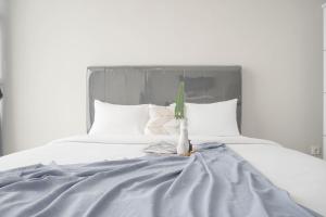 Best Deal and Homey Studio Apartment Majestic Point Serpong By Travelio