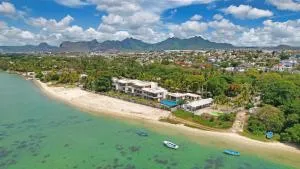 Sea N Tree Beachfront Residences by Oceanaxe Holidays - Pointe aux Sable