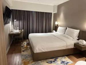 Standard Rockwell SkylineView King by PremiumStayPH - Makati