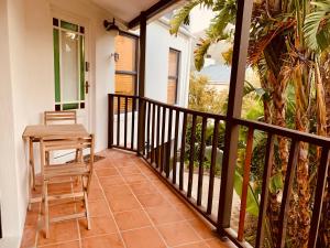 Hout Bay Stay - Turquoise studio