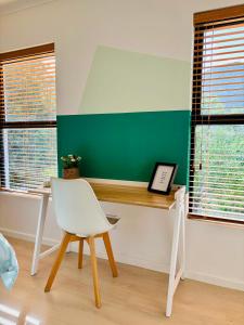 Hout Bay Stay - Turquoise studio