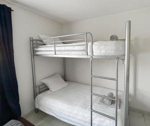 Appartements Suite Soleil - Parking - Wifi -Terrasse et Piscine : photos des chambres