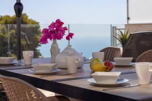 Seaview 3-Bed Flat with 2 Terraces Mijas Pueblo