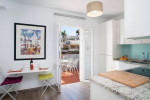 Sunny Terrace & Mountain Views