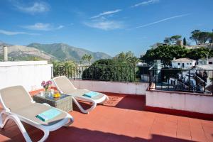Sunny Terrace & Mountain Views