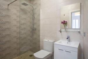 Sunny Terrace & Mountain Views