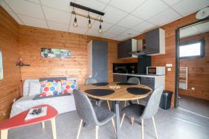 Chalets Chalet charmant a Saint-Sylvestre avec jardin 32 m² : photos des chambres